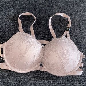 Bra with tags